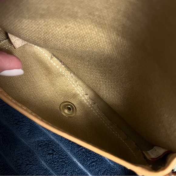 Like New Dooney Burke wristlet - Picture 4 of 4